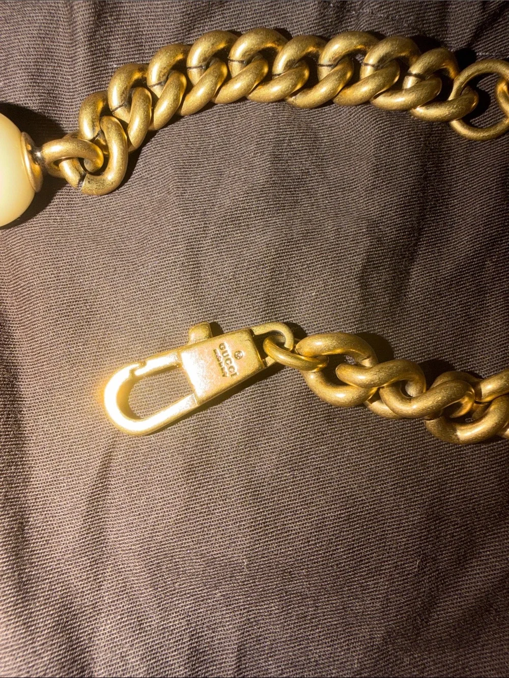 Gucci Gold-Tone Chain belt with Cream Pearl Accents